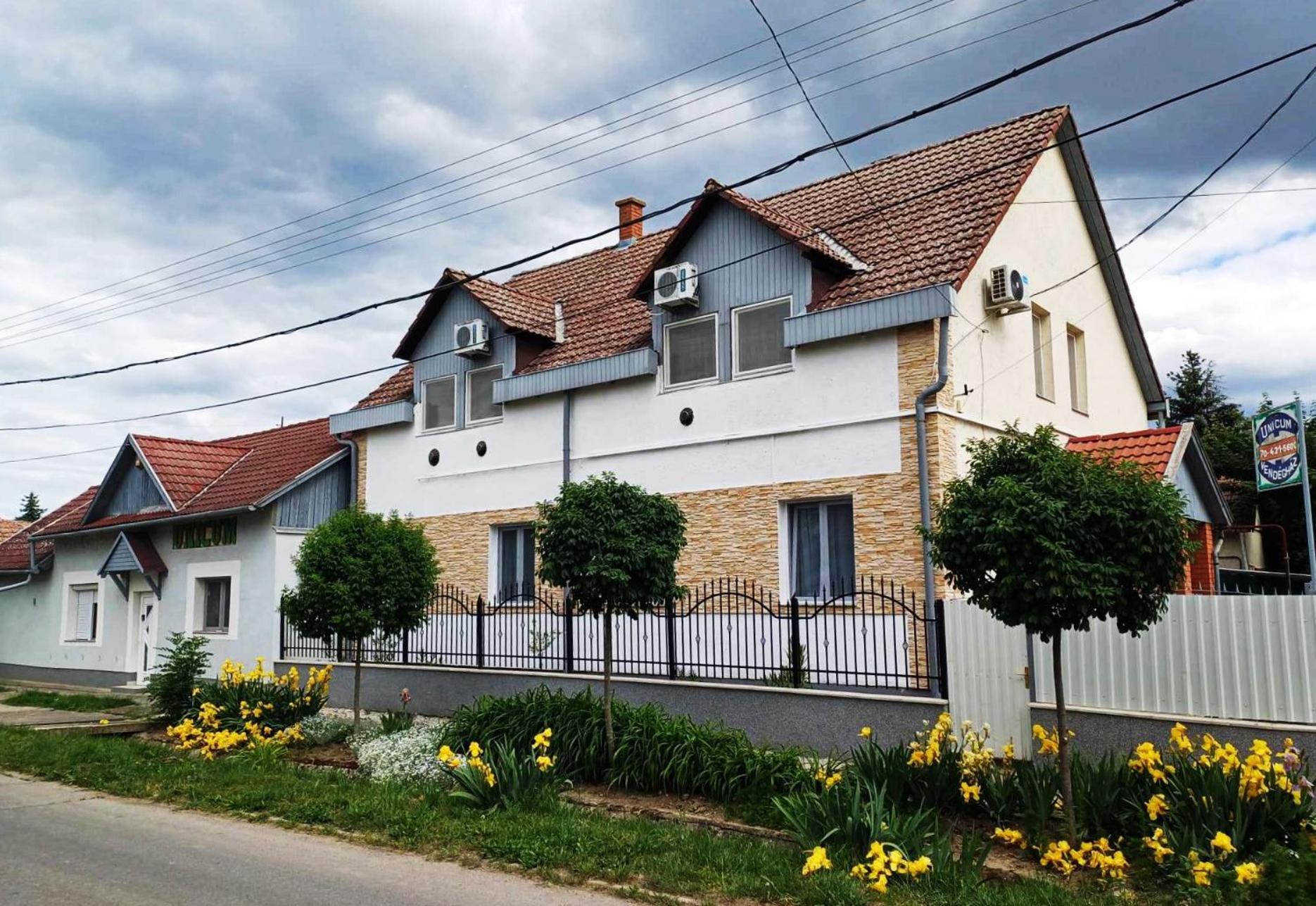Unicum Vendeghaz Hotel Abadszalok Exterior photo